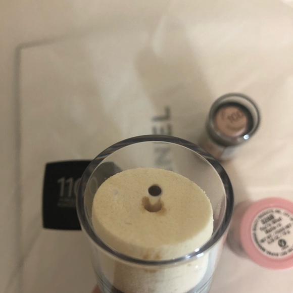 Make Up 4 piece Bundle - Picture 8 of 8